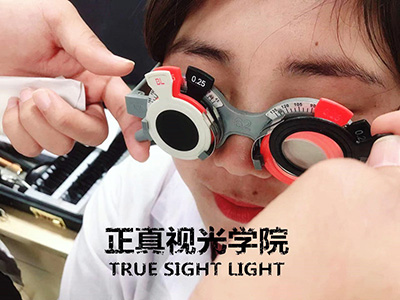 山东泰安眼镜验光师培训针对斜视的人配镜原则是什么？